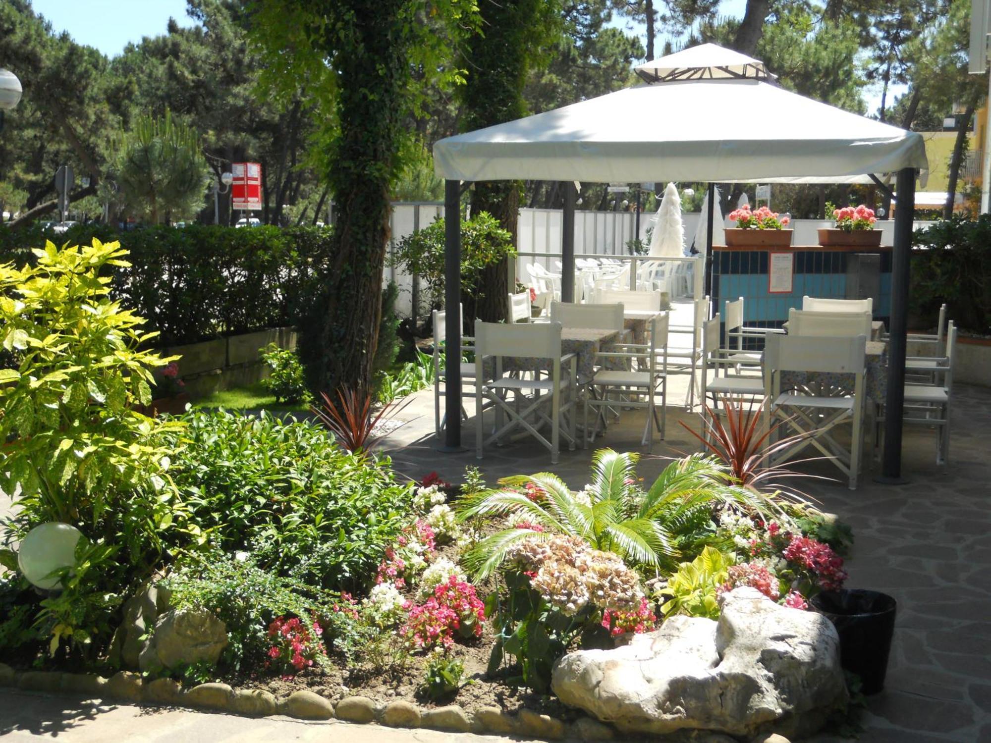 Hotel Sahara Milano Marittima Exterior foto