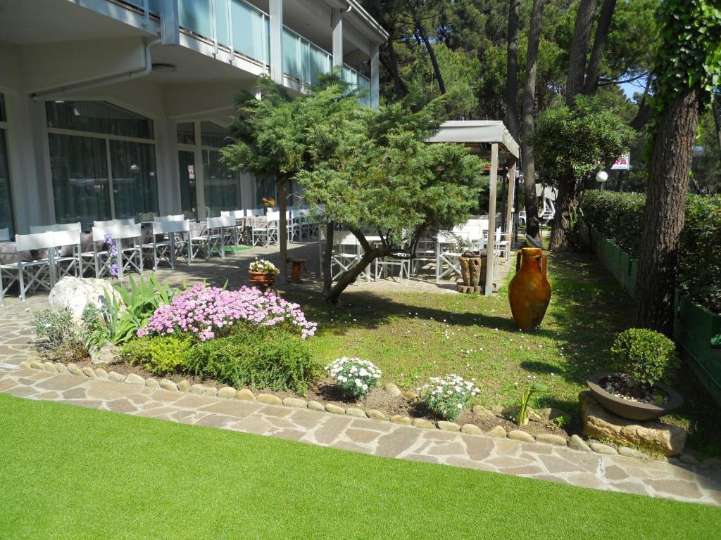 Hotel Sahara Milano Marittima Exterior foto