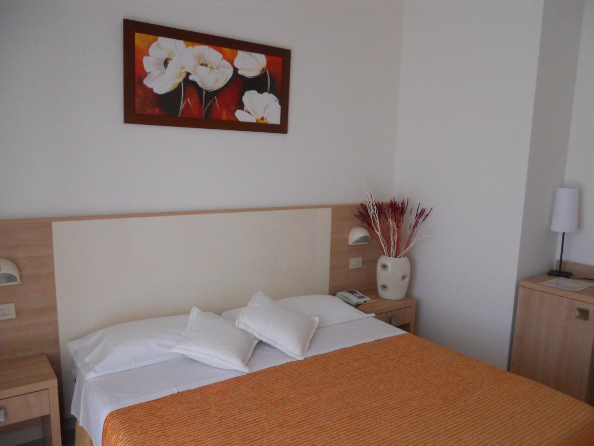 Hotel Sahara Milano Marittima Exterior foto